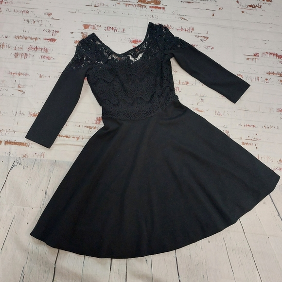 Lilly Pulitzer Remmy little black dress. Size XS - Picture 2 of 6